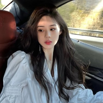 一线女星新恋情浮出水面，经纪人连夜公关，前后半年持续发酵